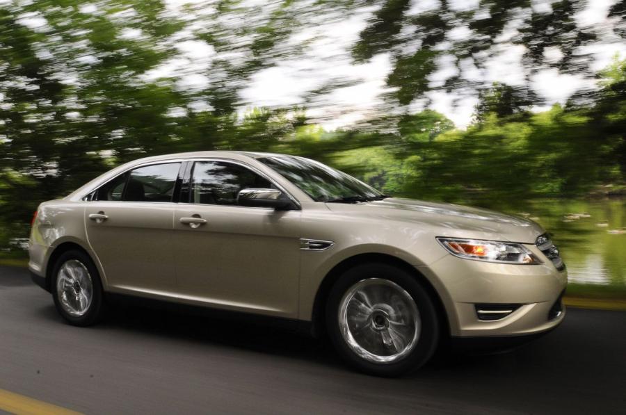  Ford Taurus 2010 года  (фото 45 из 161)